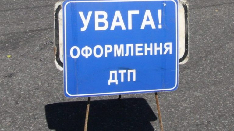 На трассе Одесса-Новоазовск произошло тройное ДТП: столкнулись фура, легковушка и автоцистерна