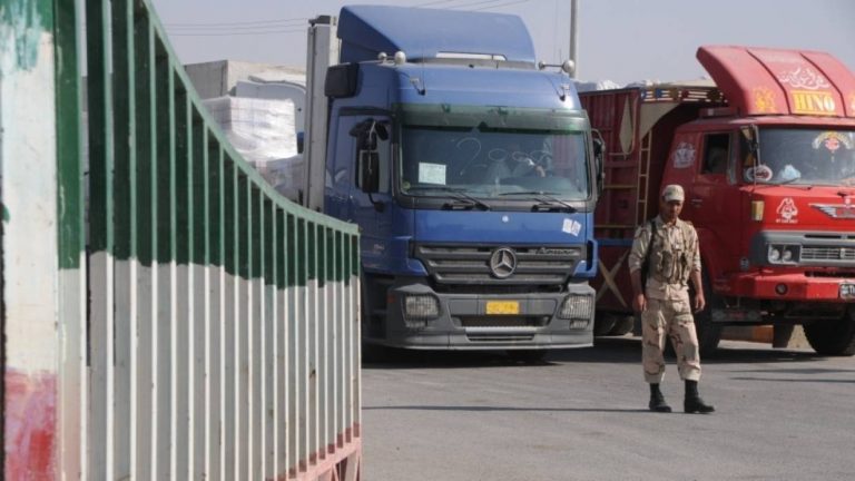 Иран закрыл сухопутные границы из-за Омикрона