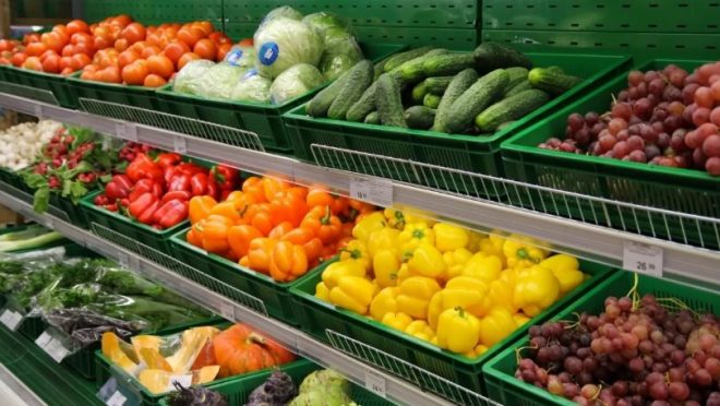 В Украине с этой осени будут ежемесячно дорожать фрукты, овощи, молочные продукты &#8212; нардеп
