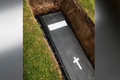 Семья во время похорон увидели в гробу труп незнакомца (ВИДЕО)