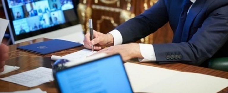 Зеленский подписал Закон о национальных меньшинствах