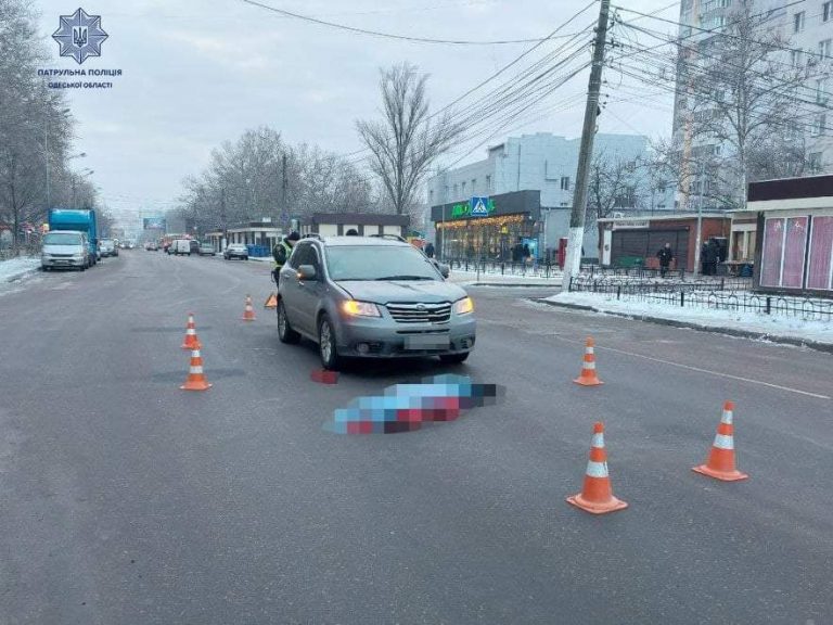 В Одессе Subaru сбил насмерть женщину, которая переходила дорогу (ФОТО)