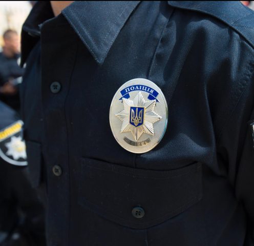 В Северодонецке трое полицейских дрались с местными: пострадала женщина