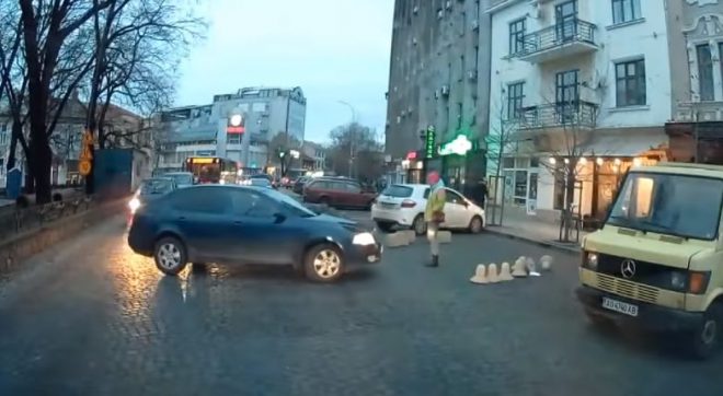 Две жительницы Ужгорода устроили скандал из-за места на парковке (ФОТО, ВИДЕО)