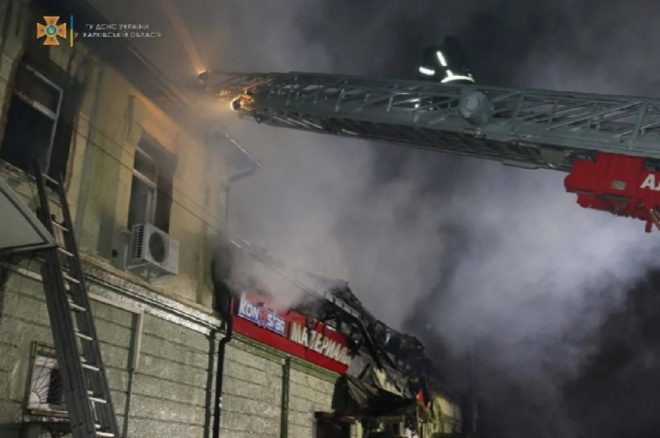 В Харькове уже несколько часов тушат пожар на складе (ФОТО, ВИДЕО)