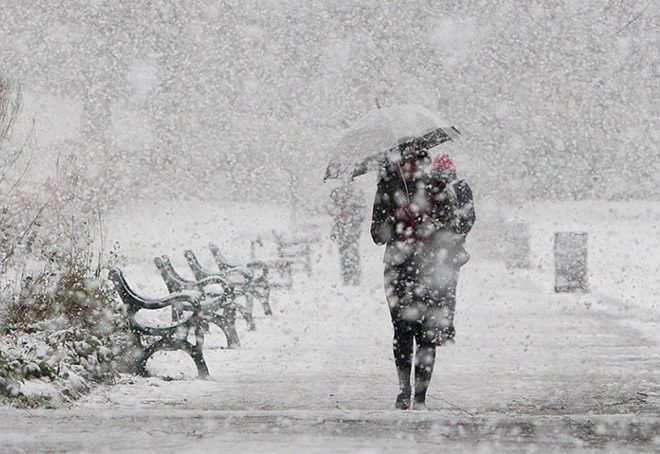 «Снегопады и сильный ветер»: в Укргидрометцентре сообщили, какая погода ожидает Украину (ФОТО)