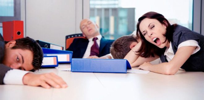 Как не заснуть на работе: упражнения для тех, кто не выспался