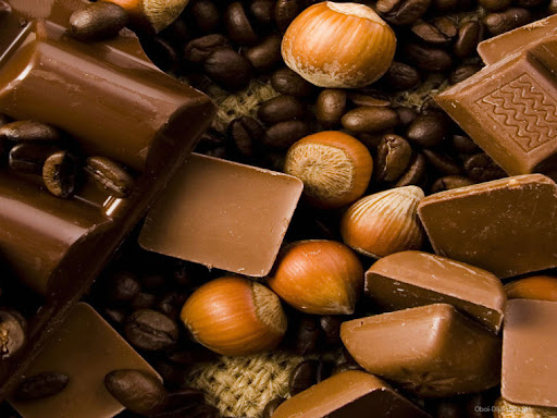 Медик рассказал, почему не надо отказываться от шоколада и орехов