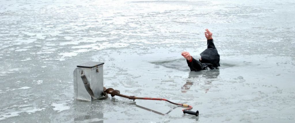 Делали селфи: В Одесской области трое парней провалились под лед
