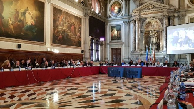 Венецианская комиссия отложила рассмотрение закона об олигархах на январь