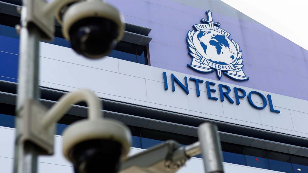 Искал Интерпол: в Одесском аэропорту поймали иностранца (ФОТО)