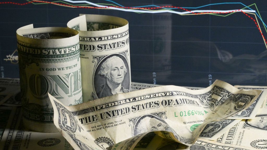 Эксперт дал прогноз по курсу доллара