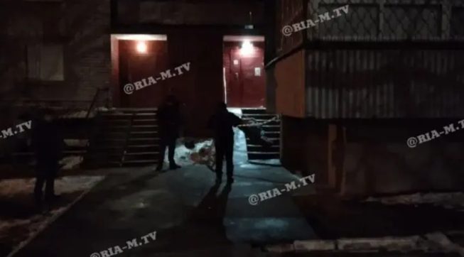 Несчастная любовь: 16-летний подросток из Мелитополя прыгнул с балкона 14 этажа (ВИДЕО)