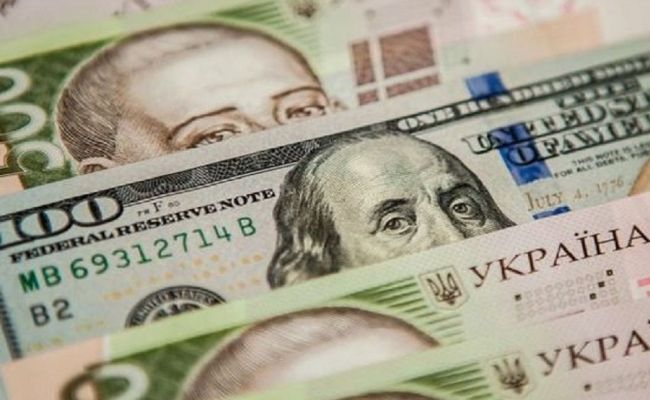 Эксперт предположил, когда украинцам можно покупать доллар