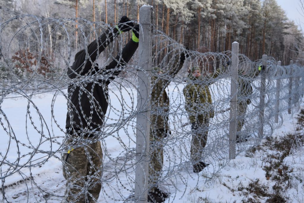 Украина строит вертолетные площадки на границе с Беларусью (ВИДЕО)