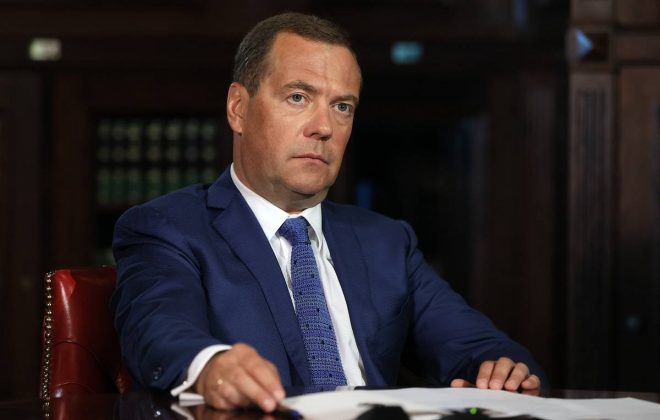 Медведев: Политика президента Зеленского ведет к разрушению Украины