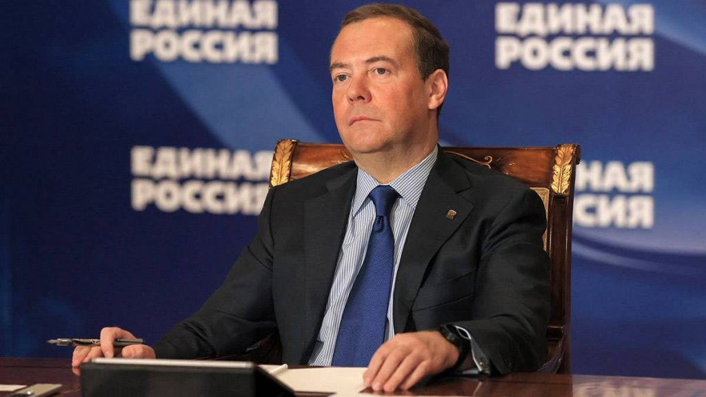 Медведев заявил о работе методами &#171;сталинских троек&#187; в Украине