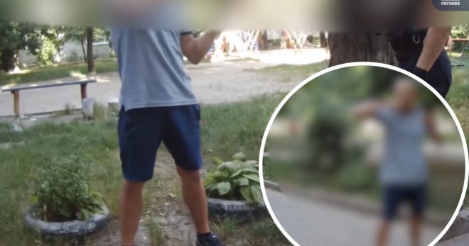 На Киевщине мужчина бросался с ножом на авто (ВИДЕО)