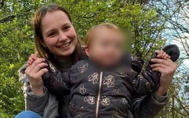 Британец обвинил противников вакцинации в смерти от COVID беременной дочери (ФОТО)