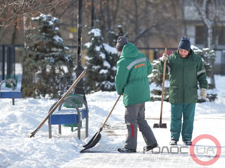 В Киев из-за снегопада с 9 января запретят въезд грузовикам &#8212; КГГА