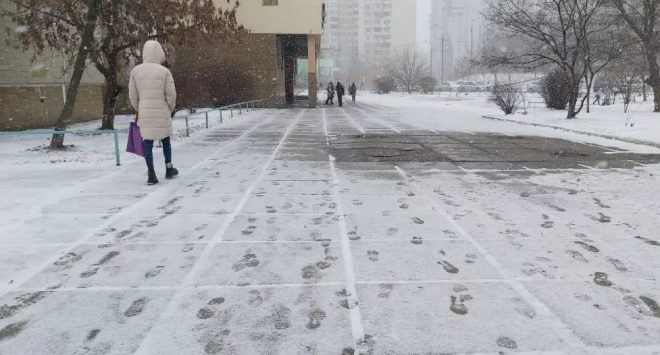 Киев замело снегом, в центре города – огромные пробки (ФОТО, ВИДЕО)