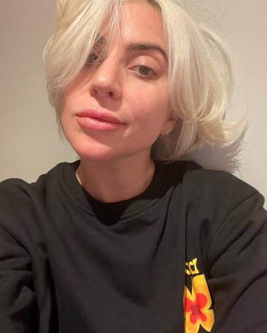 Леди Гага поделилась снимком без макияжа (ФОТО)
