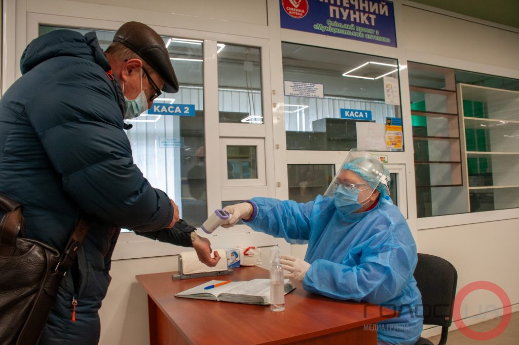 Коронавирус в Украине: за сутки более 15 тысяч новых случаев COVID-19