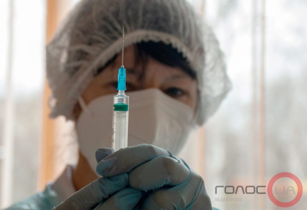 ЕМА: Регулярные бустерные COVID-прививки могут ослабить иммунную систему
