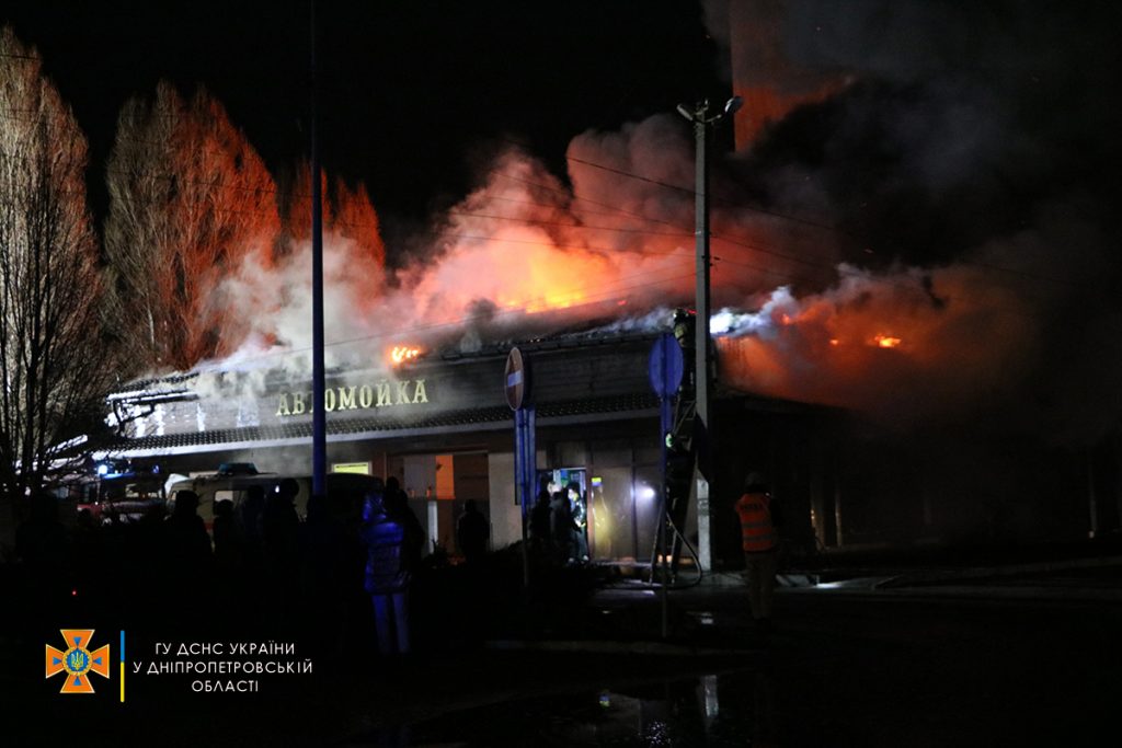 На Днепропетровщине сгорел ресторанный комплекс (ФОТО, ВИДЕО)