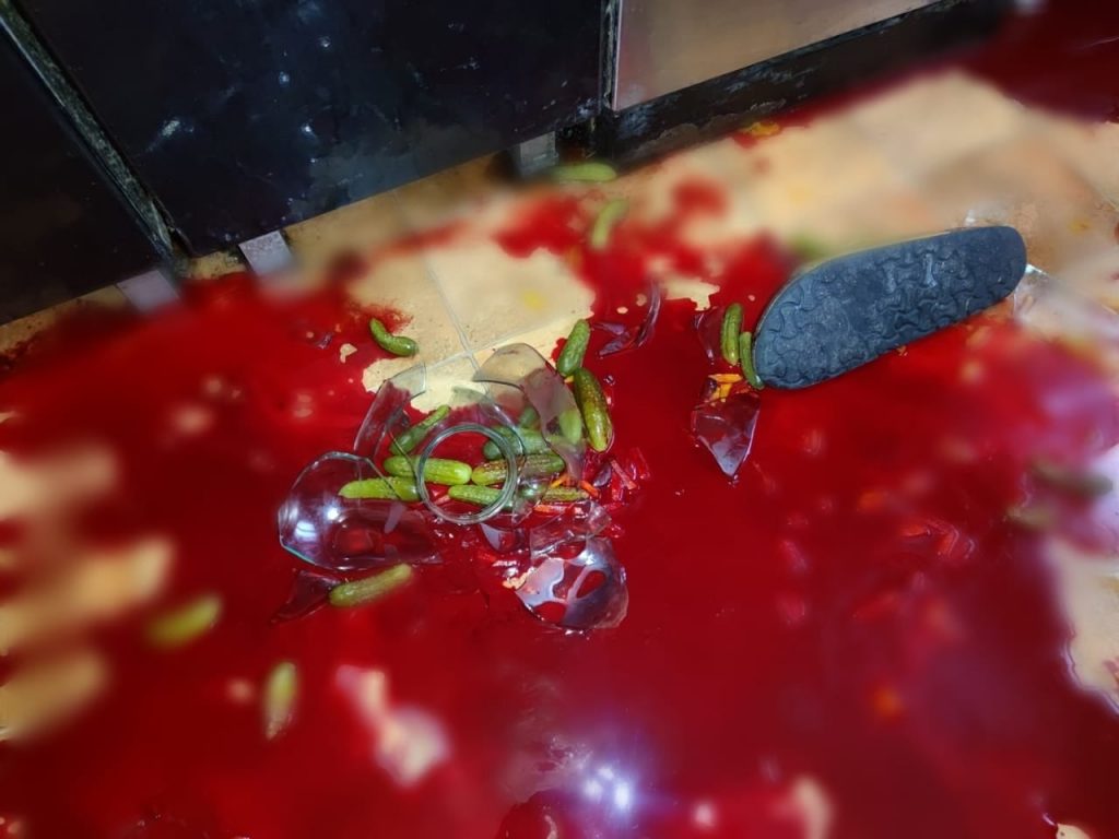 Разбил банку с огурцами и порезался: на Киевщине мужчина погиб из-за кровопотери (ФОТО)
