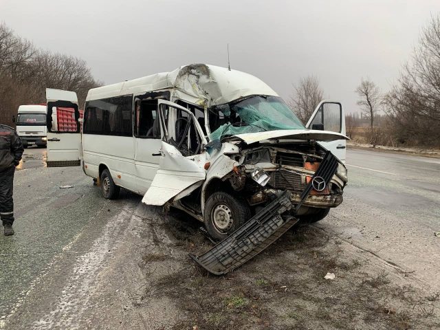 На Полтавском шоссе – ДТП с автобусом и грузовиком: 4 пострадавших (ФОТО)