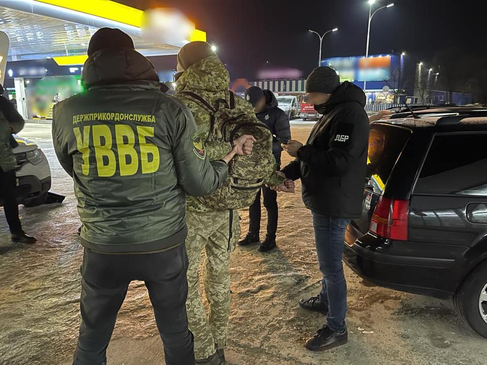 На Закарпатье двое пограничников попались за деньги помогали контрабандистам (ФОТО)