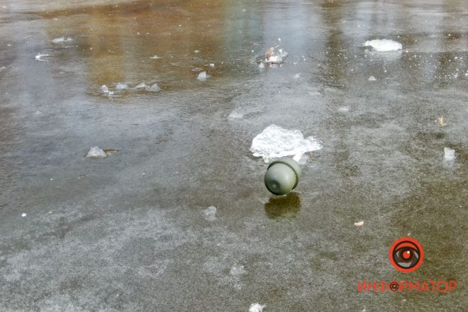На берегу реки в Днепре нашли гранату без чеки (ФОТО)