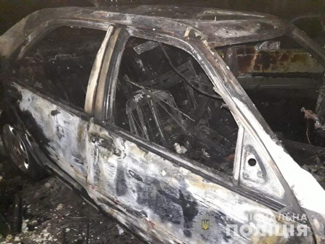 Под Киевом местный «Отелло» в приступе ревности сжег автомобили друзей жены (ФОТО)