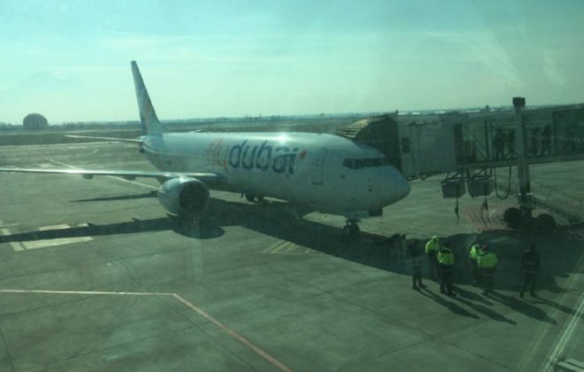 В самолете Дубаи – Киев напали на стюардессу: борт сел в Ереване (ФОТО)