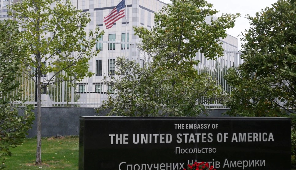 Политолог назвал информацию об отзыве американских дипломатов из Украины манипуляцией