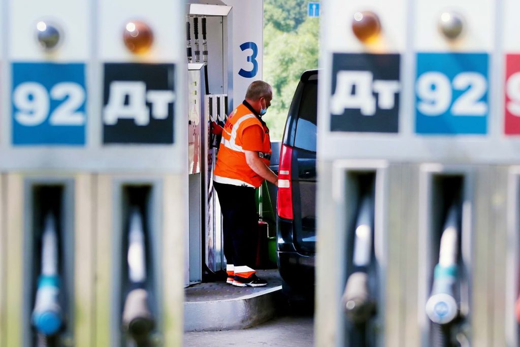 На украинских АЗС взлетели цены на бензин