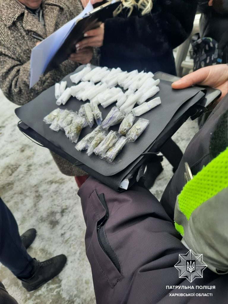 У харьковчанки нашли 59 пакетиков с наркотиками (ФОТО)