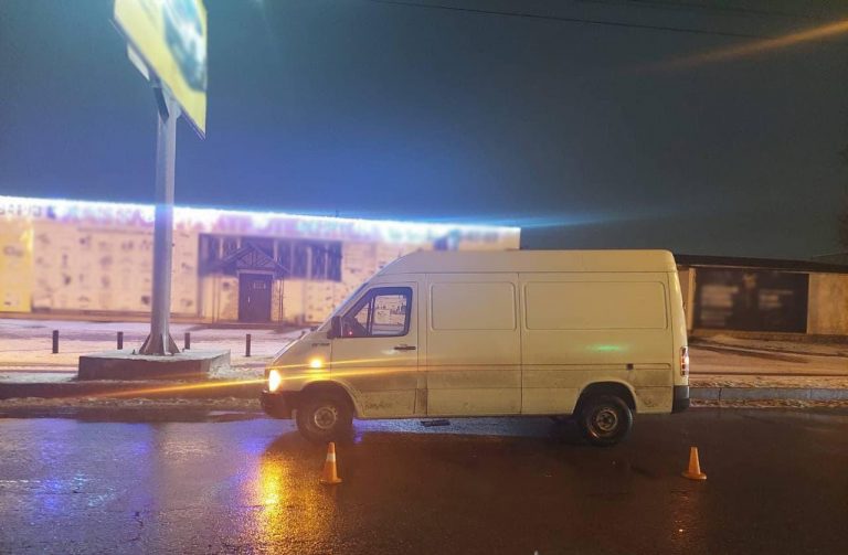 В Черкассах пешеход попал под микроавтобус (ФОТО)