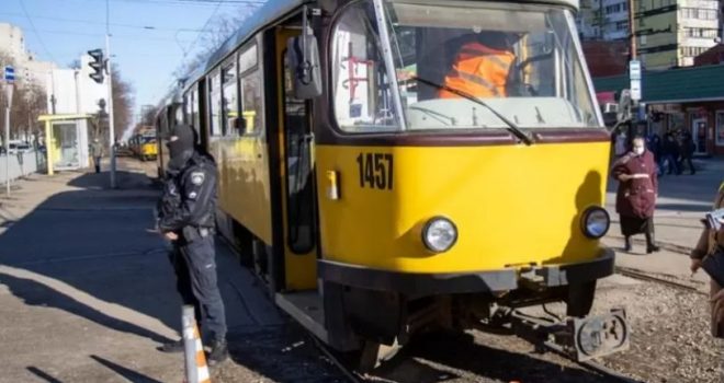 В Днепре пожилая женщина попала под трамвай (ФОТО)