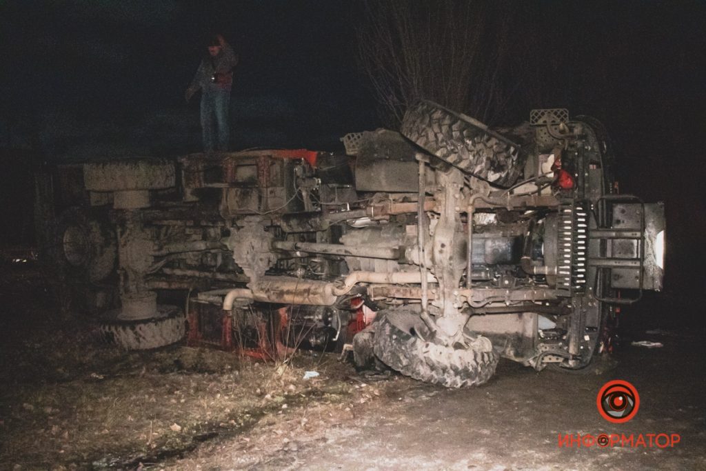 В Днепропетровской области перевернулся пожарный автомобиль (ФОТО)