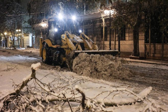 В Греции из-за снегопада заблокированы тысячи авто (ФОТО, ВИДЕО)
