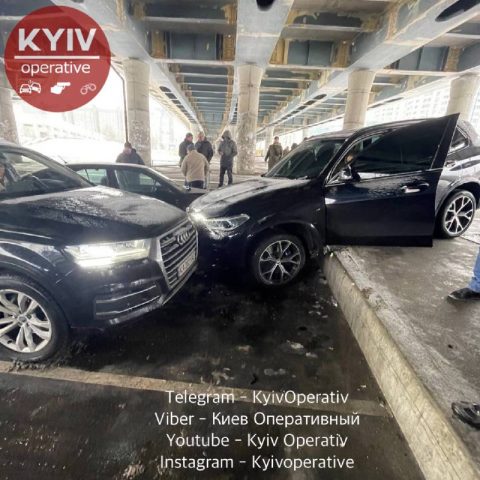  В Киеве BMW протаранил две машины (ФОТО)