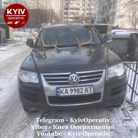 В Киеве «герою парковки» наставили рога (ФОТО)