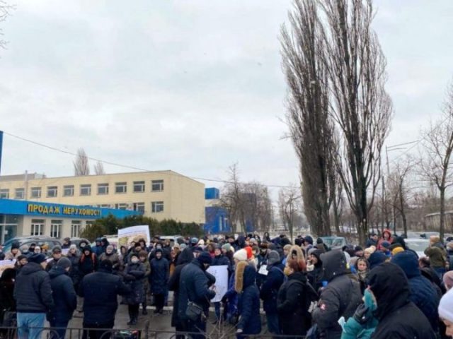 В Оболонском районе Киева протестующие требовали снижения тарифов на электроэнергию (ФОТО)