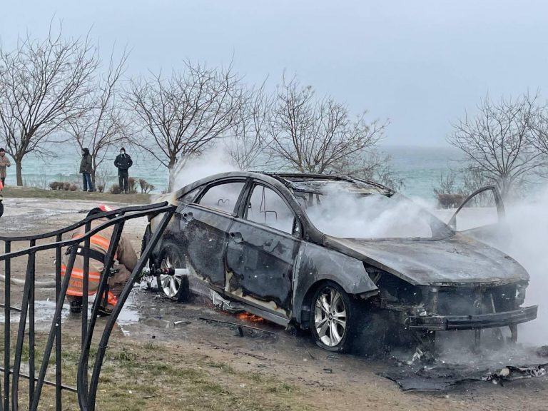В Одесской области мужчина сжег свой автомобиль на спор (ФОТО, ВИДЕО)