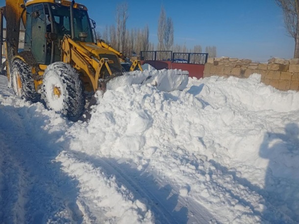 В Турции из-за снегопадов заблокированы более пяти тысяч автодорог (ФОТО, ВИДЕО)