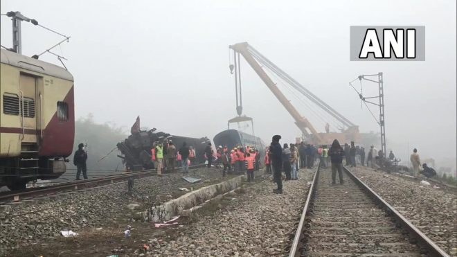 В Индии поезд сошел с рельсов: 9 жертв, десятки пострадавших (ФОТО)