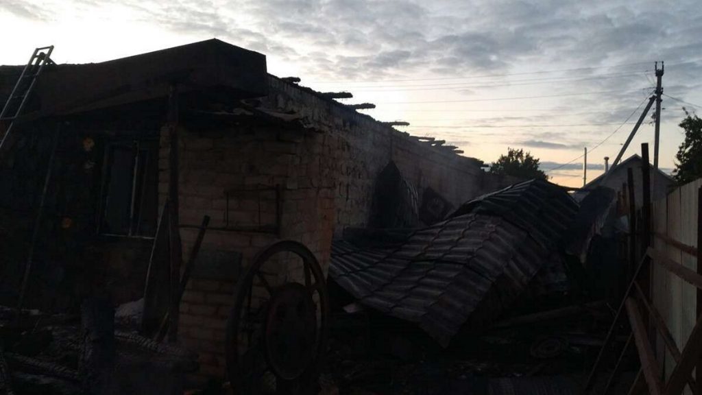 В селе под Кривым Рогом родители нашли в сгоревшем доме мертвого сына (ФОТО)