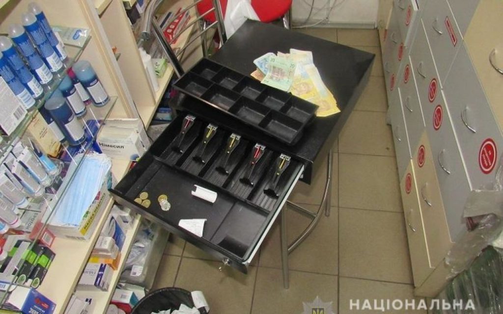 В центре Киева иностранец ограбил аптеку (ФОТО)